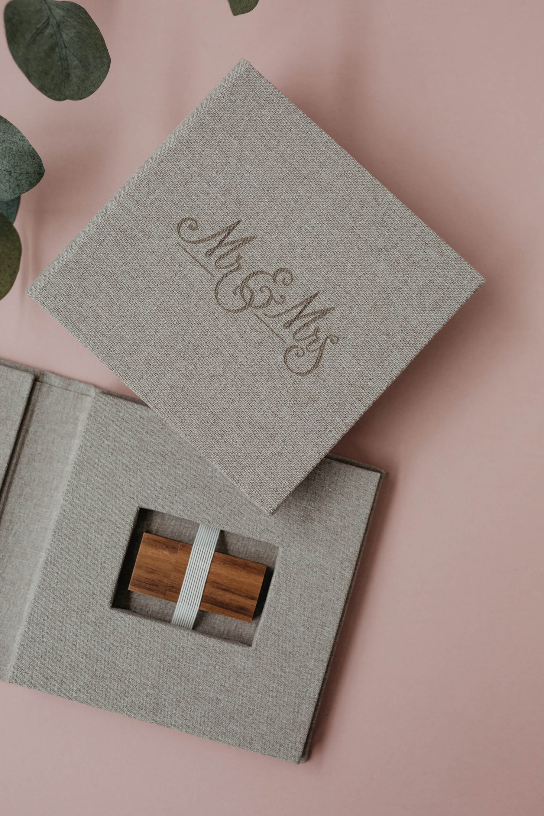 4x4 Gray fabric USB box with photo