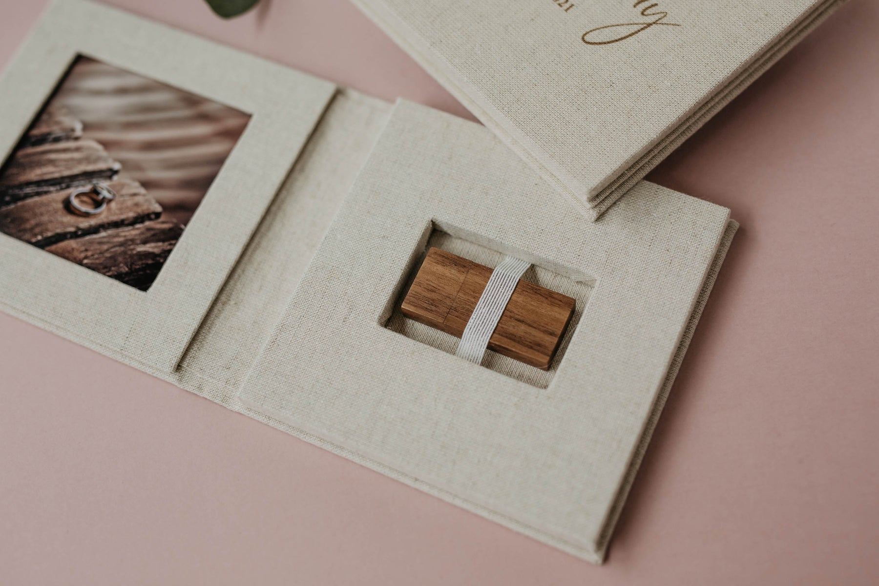 4x4 Vintage fabric USB box with photo