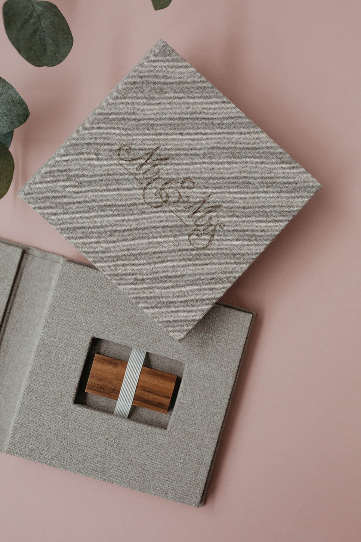 4x4 Gray fabric USB box with photo