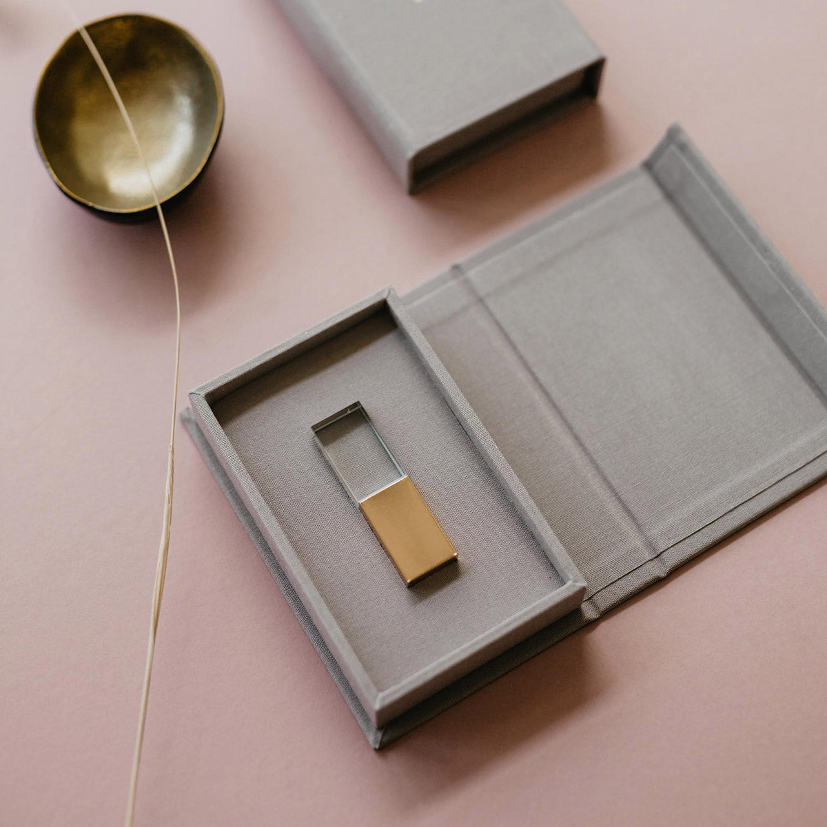 Light gray fabric USB box